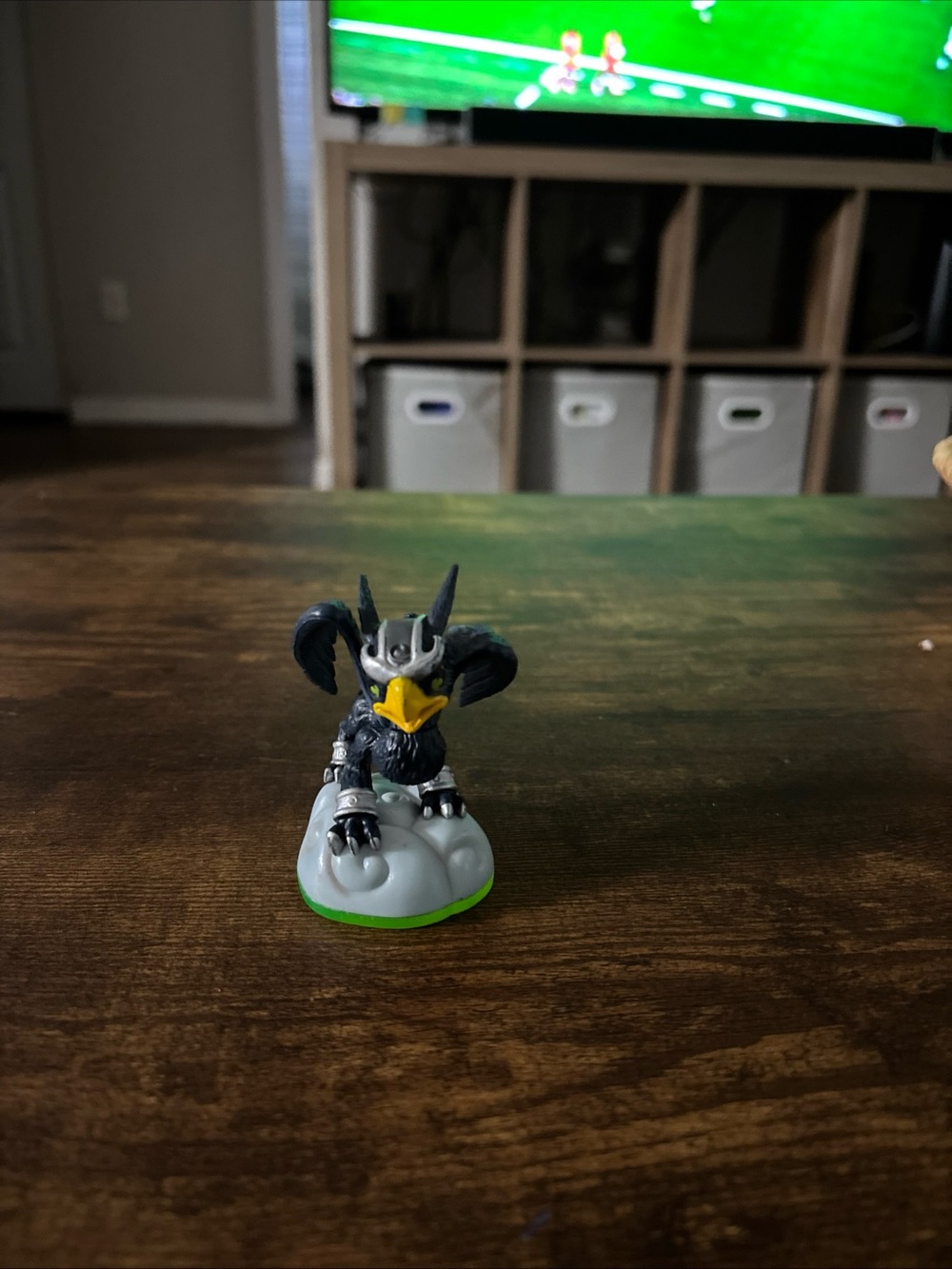 Skylanders Black & Gray Eagle Figure with Green Base - Skylanders